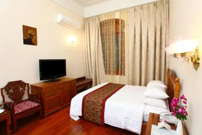 Superior Room — Hotel Continental Saigon